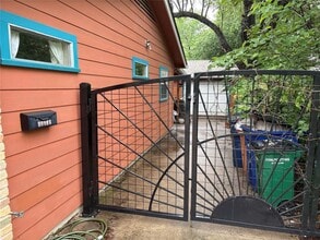 Building Photo - 1011 Chesapeake Dr