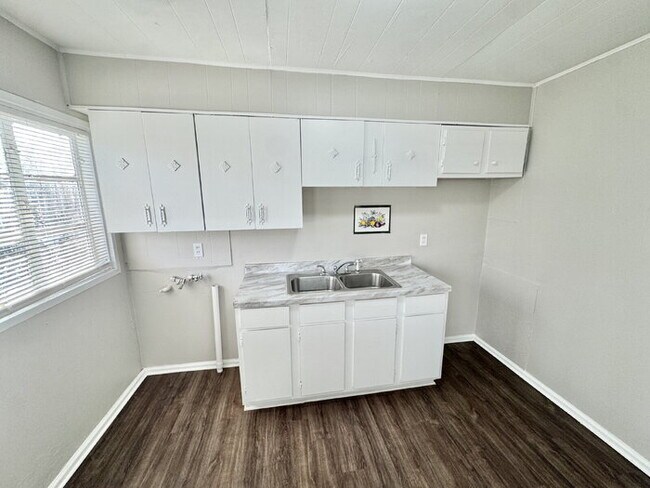 Building Photo - 4093 Barron Ave