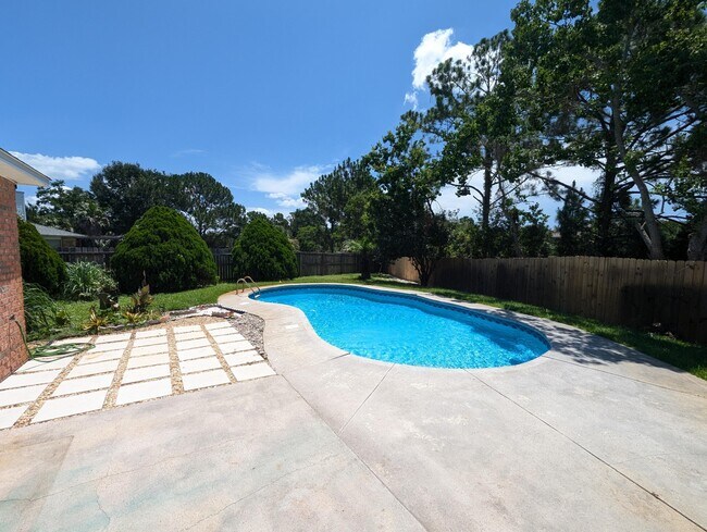 Building Photo - 1986 Green Heron Ct