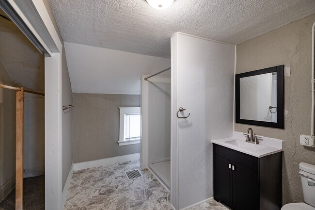 Building Photo - 324 Copeland Ave