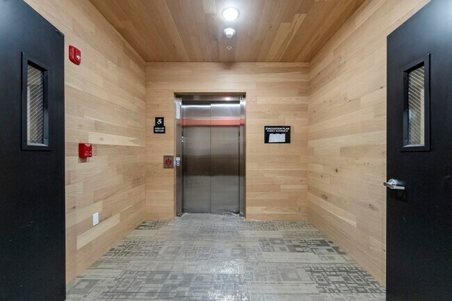 Building Photo - 649 38th St