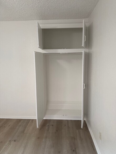 Building Photo - 423 E 82nd St