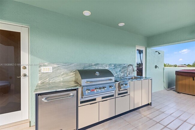 Building Photo - 70 Bay Colony Ln