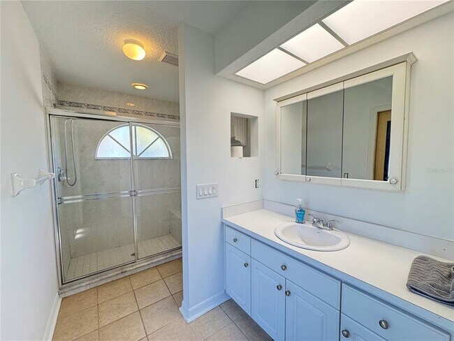 Building Photo - 21606 Rosewood Ct