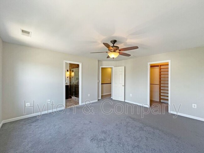 Building Photo - 15716 Palermo Terrace