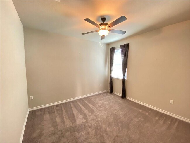 Building Photo - 5904 Daly Dr