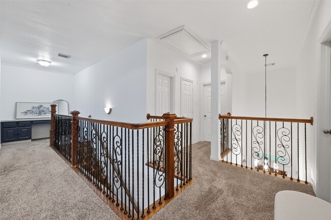 Building Photo - 66 S Longsford Cir