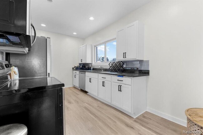 Building Photo - 1936 Atkinson St