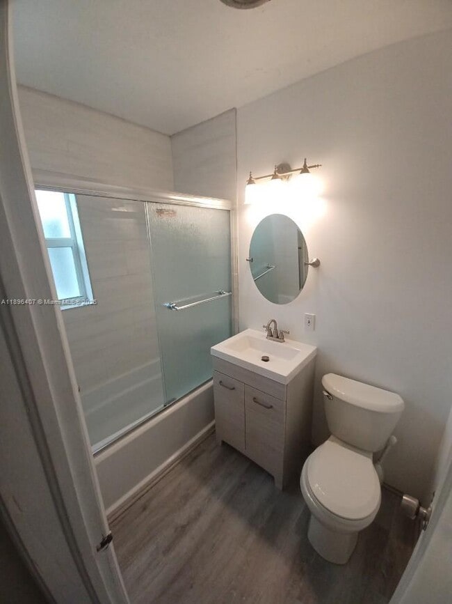 Building Photo - 3670 SW 20th St