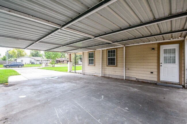 Building Photo - 1405 Richard Ave