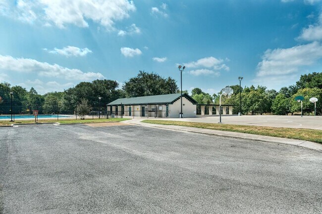 Building Photo - 4620 Acers Ln