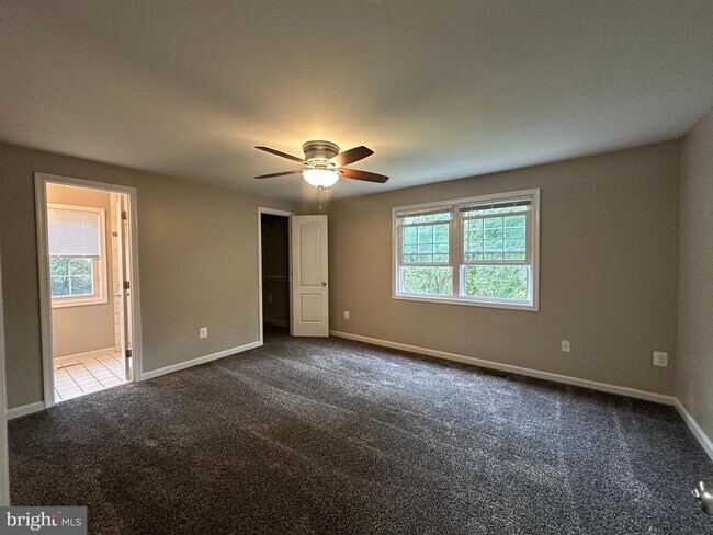 Building Photo - 1848 Foxdale Ct