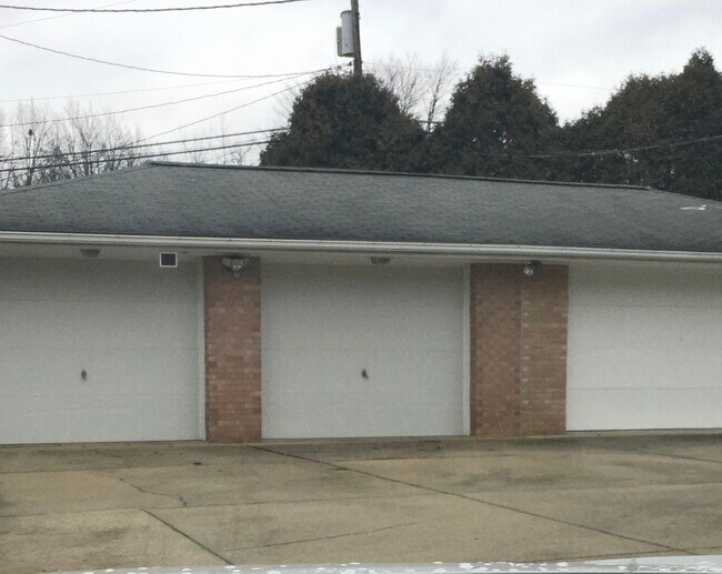 Building Photo - 3511 Becky Cir NW