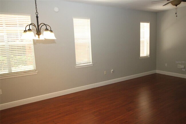 Building Photo - 107 Vista Verdi Cir