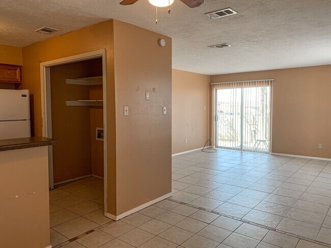 Building Photo - 703 Ruth Ct