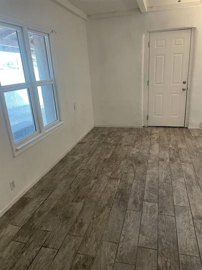 Building Photo - Cute 2 Bedroom Cottage.  Minutes to UofA
