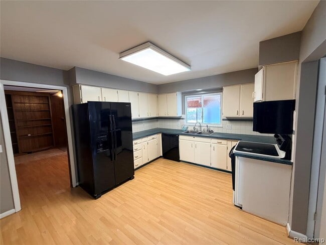 Building Photo - 1080 W Highland Rd