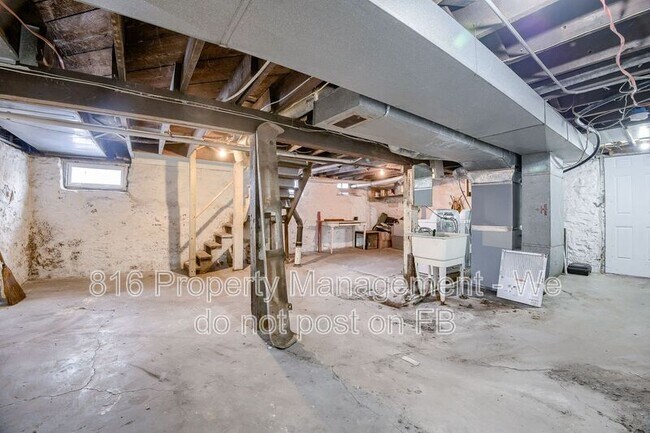 Building Photo - 800 E 33rd St