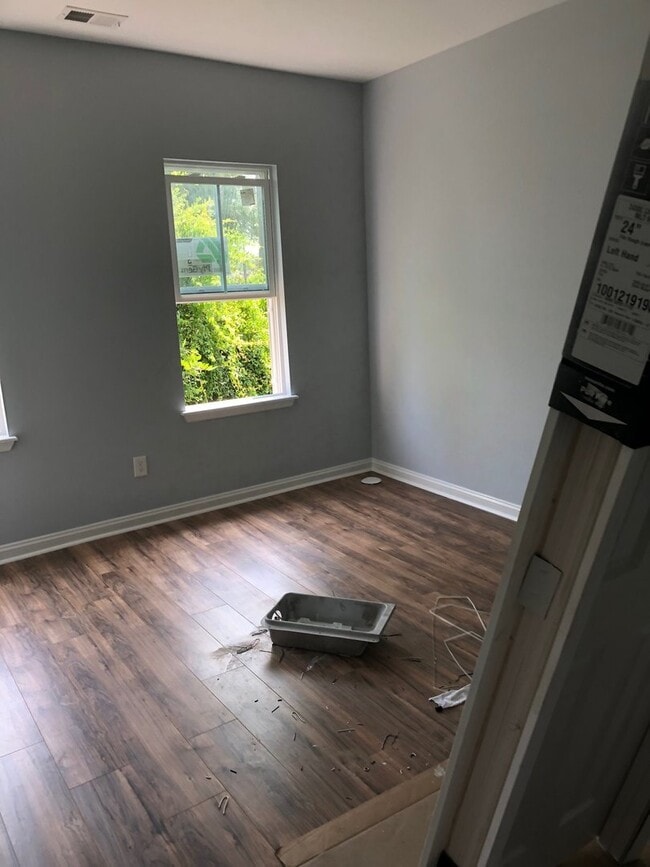 Building Photo - Fully Renovated Single Family Home