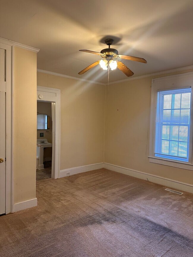 Building Photo - 310 E Granville St