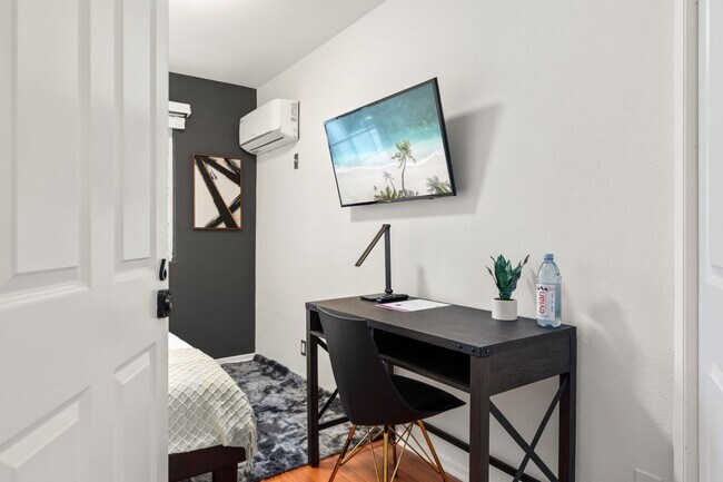 Building Photo - 10777 Ashton Ave