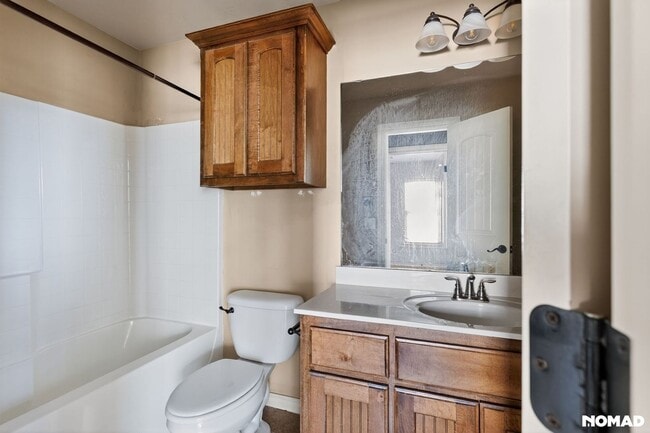 Building Photo - 941 NE 30th St