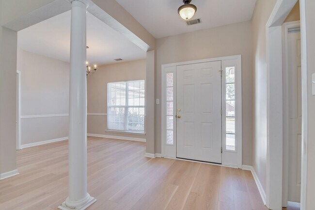 Building Photo - 1215 Pinnacle Dr