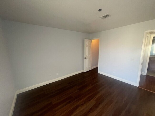 Building Photo - AWESOME 2 BEDROOM  CONDO NEAR STRIP W/ VIEWS AND OVERLOOKS POOLS!!!!!!
