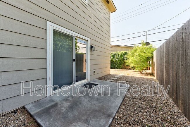 Building Photo - 1115 N Billen Ave