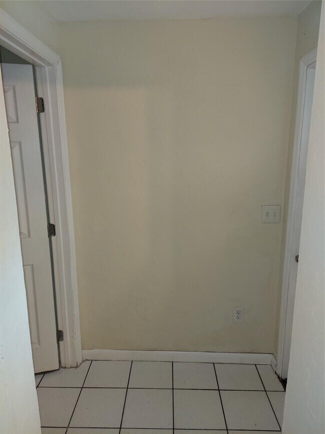 Building Photo - 3021 SW 1st Terrace