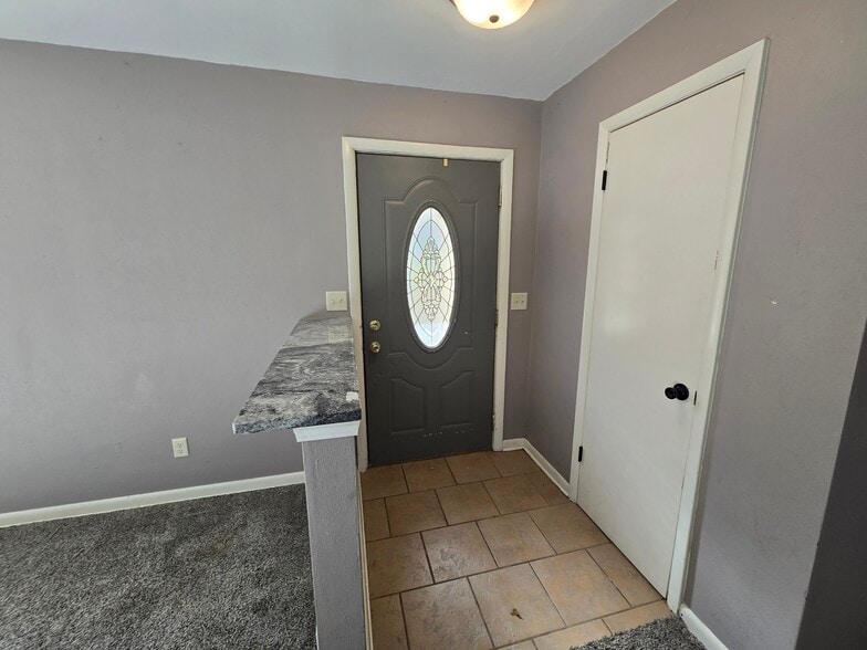 Building Photo - 2728 Edgewood Dr