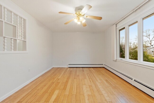 Building Photo - 45 Kinglet Dr