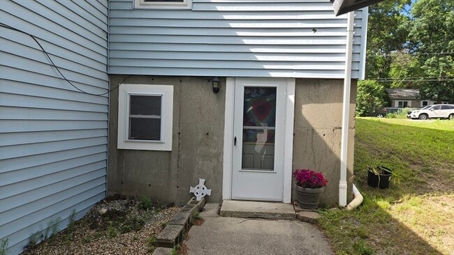 Building Photo - 113 Oak Ridge Dr