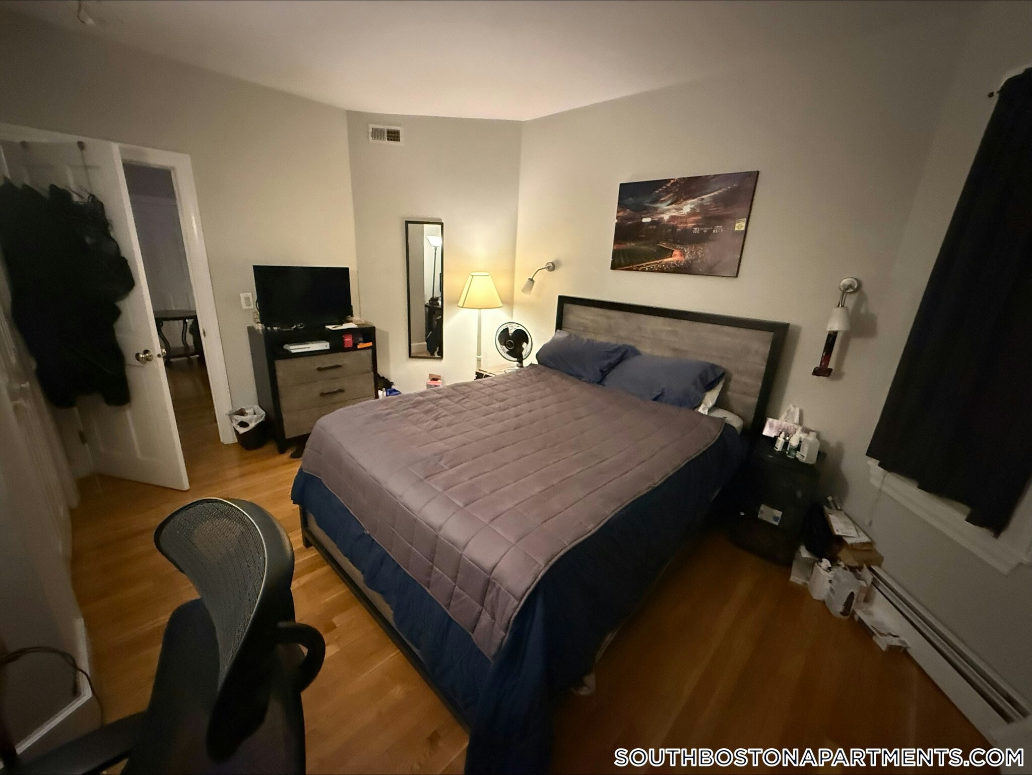 Building Photo - 868 E 2nd St