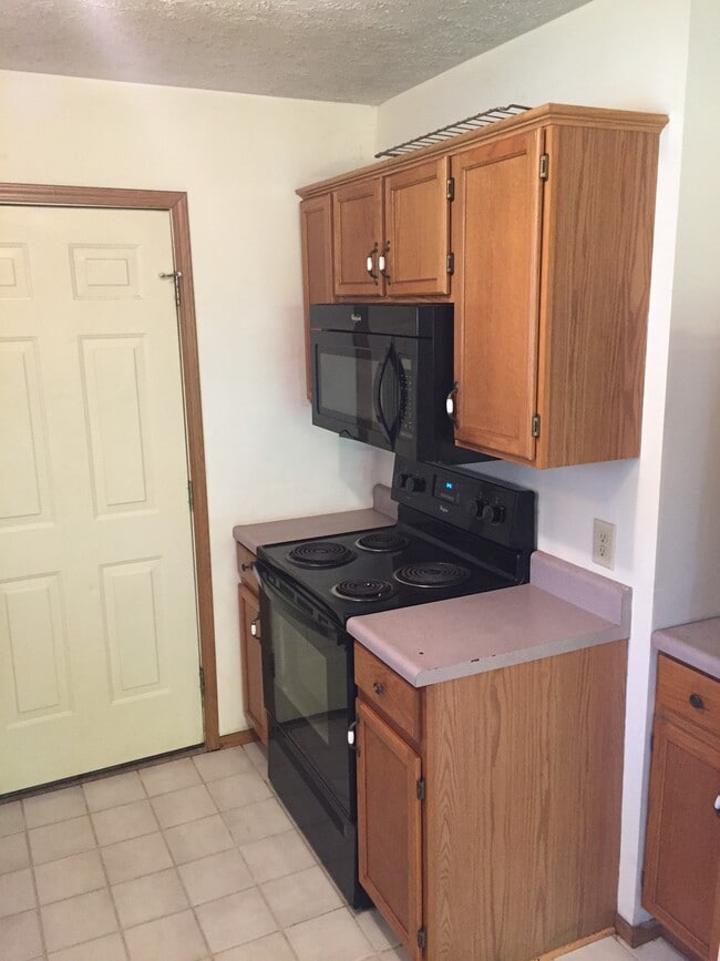 Building Photo - 3360 S Parkmont Ct