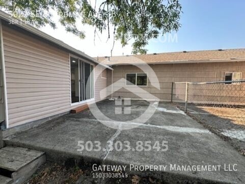 Building Photo - 5022 SE Boardman Ave