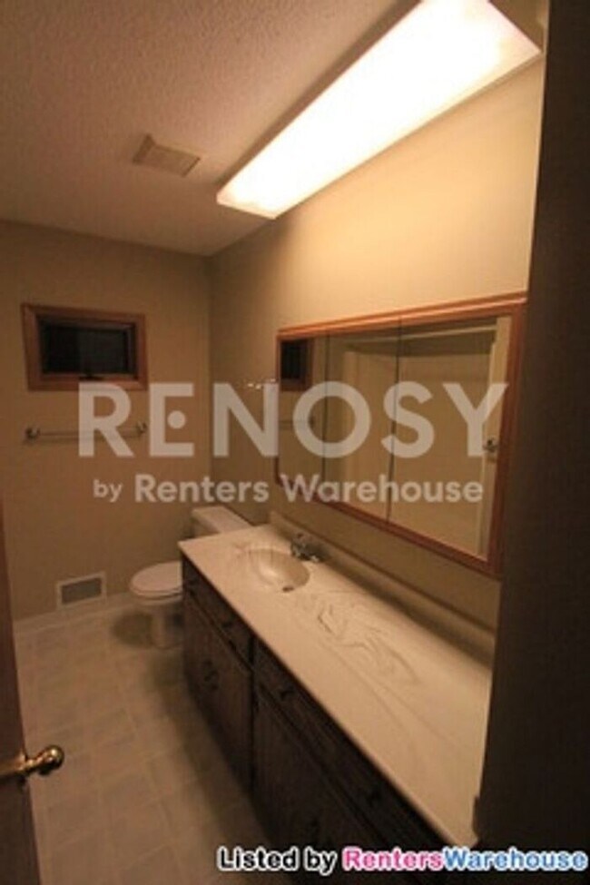 Building Photo - Spacious Expansive Wooded Lot in Shoreview