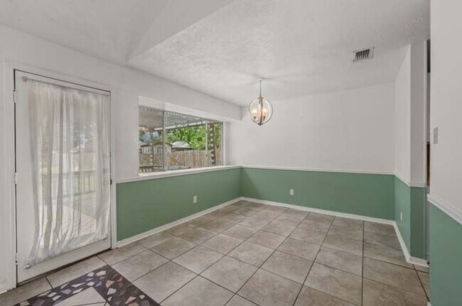 Building Photo - 4 Bedroom Single Family Home in Pflugerville