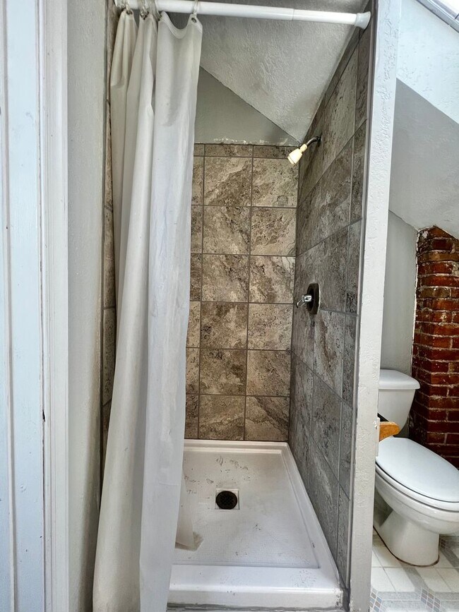 Building Photo - The Remington (BR-LN)