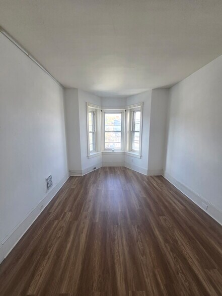 Building Photo - 1108 Broadway