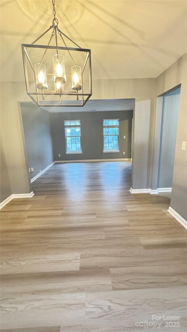 Building Photo - 1705 Starling Ct