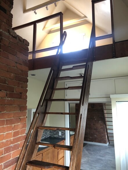 Building Photo - 5511 Claybourne St