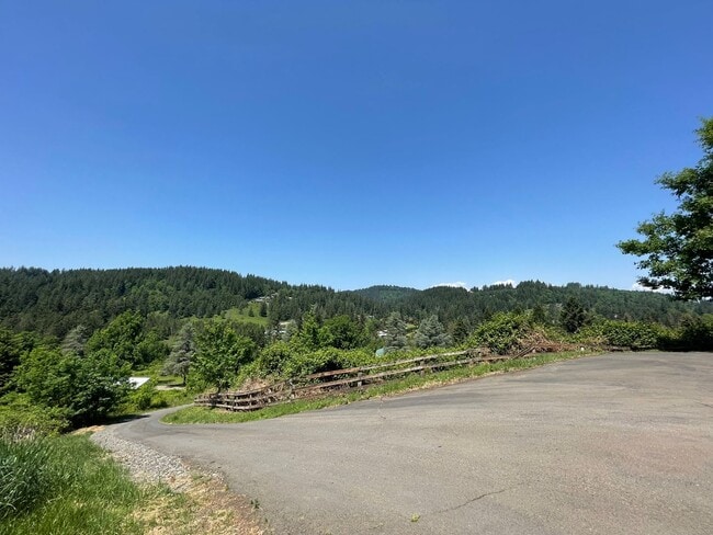 Building Photo - 27 Acres of Private Valley Remodeled Home In Damascus 3Bd/3Ba with Basement!!! Beautiful Deck wit...