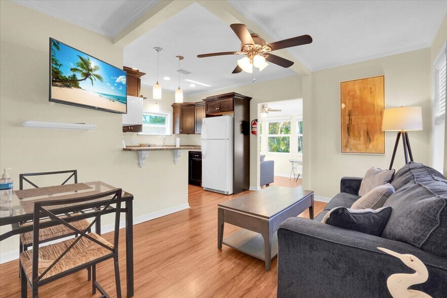 Building Photo - 537 6th St N