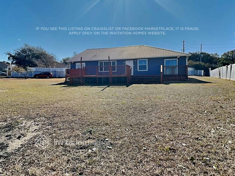 Building Photo - 10613 Lakeshore Dr