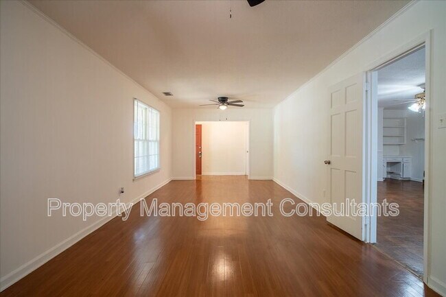 Building Photo - 2524 Chickasaw Dr