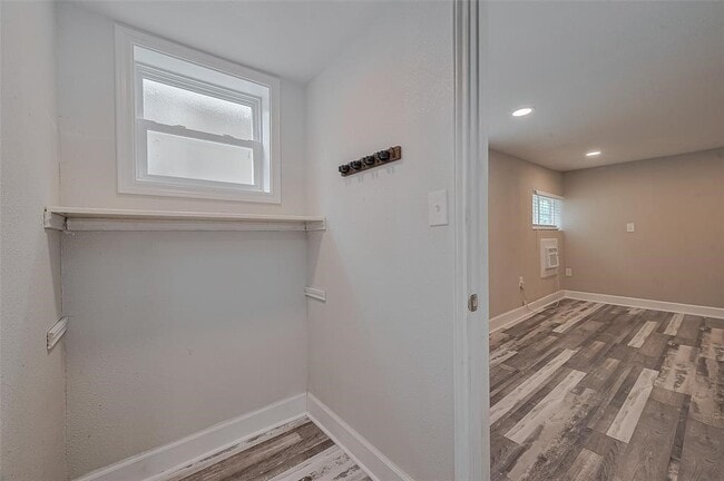 Building Photo - 1511 Scharpe St