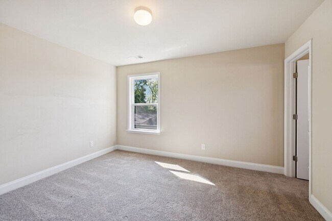 Building Photo - Sparkling clean 4 bedroom home in Spring H...