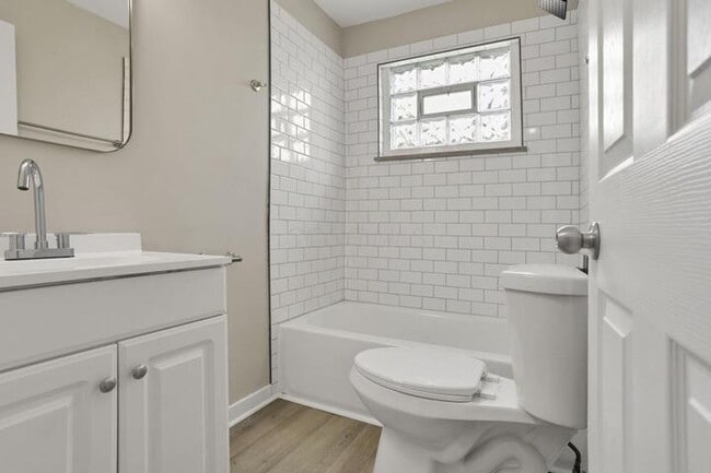 Building Photo - Updated 1BD/1BA