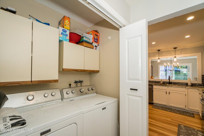 Building Photo - 18 Jaipur Ln
